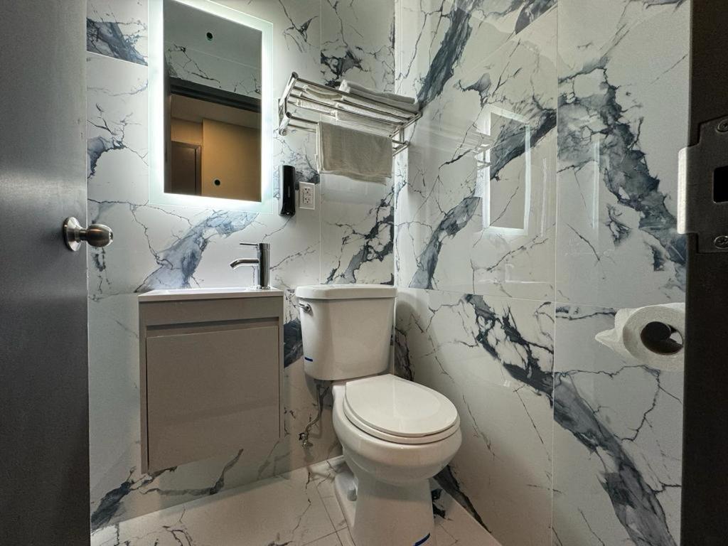 Moon Hotel Brooklyn New York Extérieur photo
